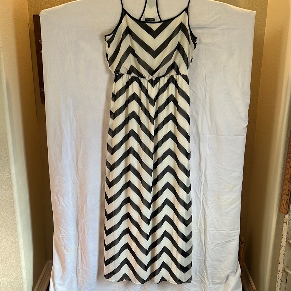 Bison Bisou Chevron Striped Dress Size 12 Black and Cream